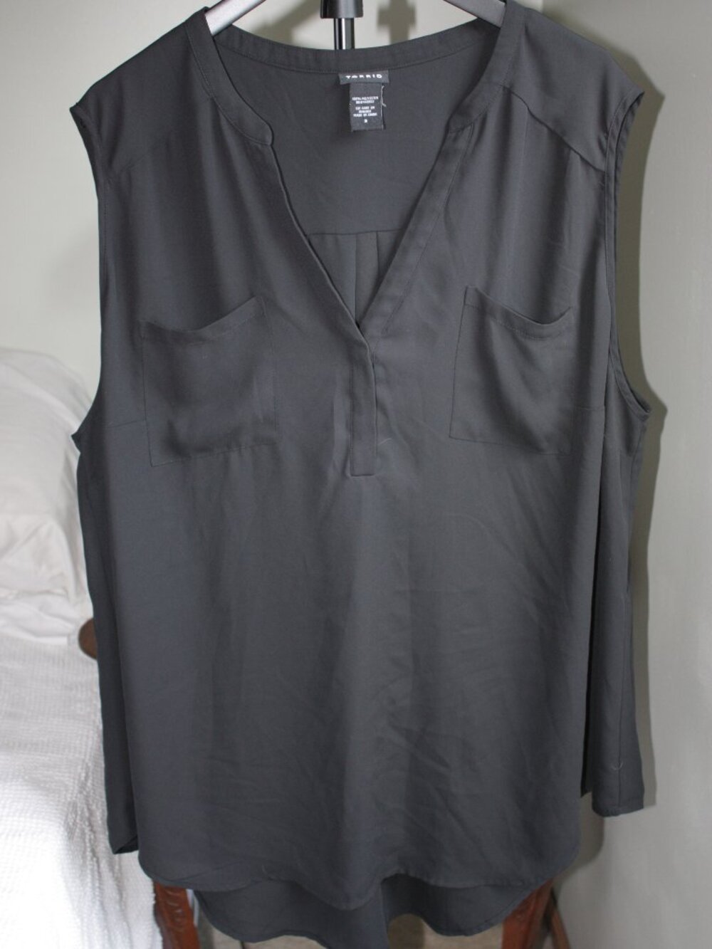 Torrid Black Harper Georgette Sleeveless Split Neck Blouse Top Size 3 / 3X